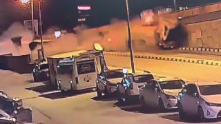 Freni patlayan arazöz duvara çarptı