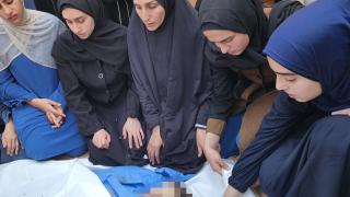 Katil İsrail'in tek oğlunu aldığı anne: Onu hayata getirebilmek için 700 iğne oldum