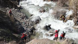 Hakkari'de kayıp kadını arama çalışmaları sürüyor