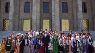 TBMM Başkanı Kurtulmuş, dünya çocuklarını kabul etti