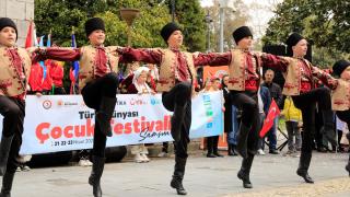 Samsun'da "Türk Dünyası Çocuk Festivali" renkli görüntülerle başladı
