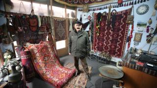 Siirtli esnaf yarım asırlık "antika kilim" işiyle 11 çocuk büyüttü