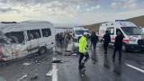 Van'da minibüsle kamyonet çarpıştı: 7 ölü