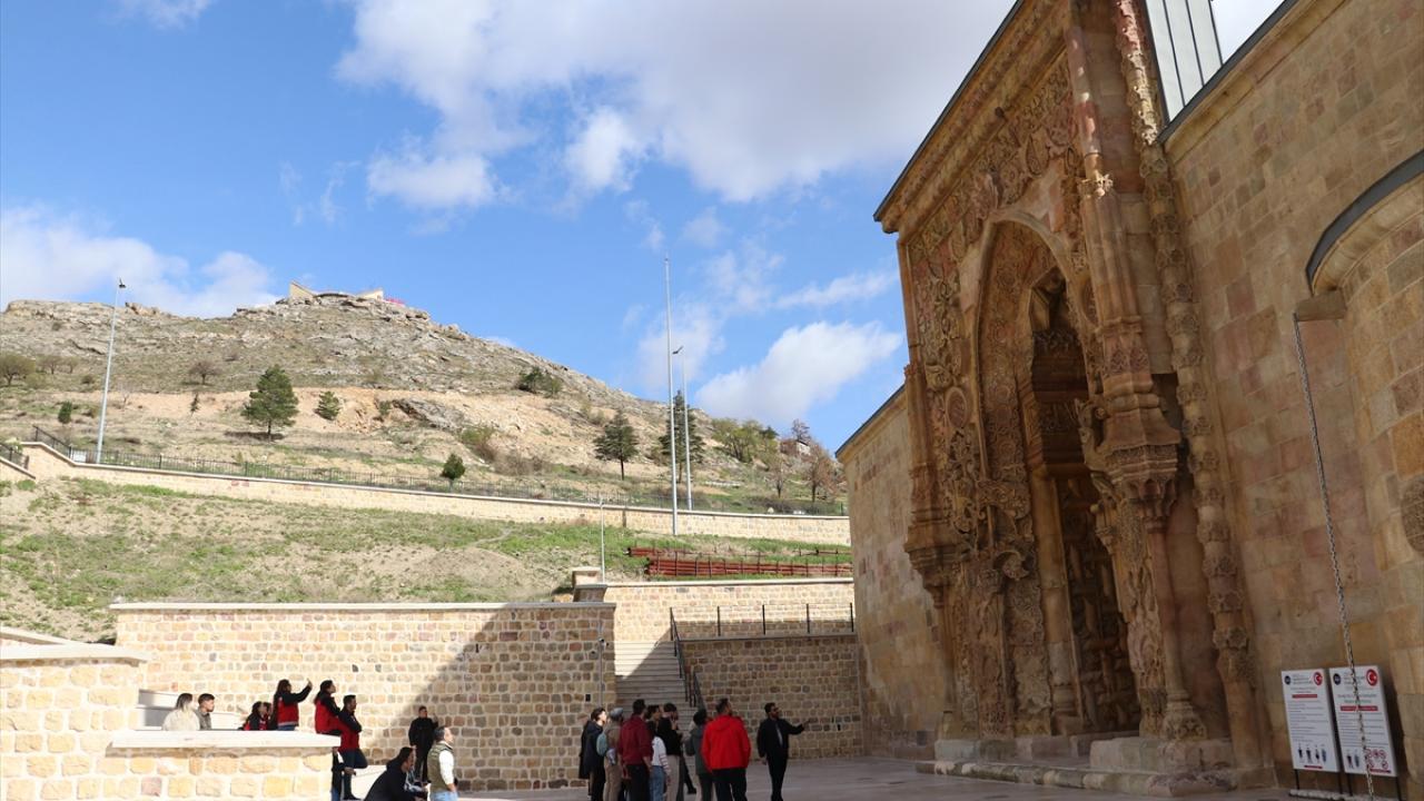 "Japonya ve Almanya`dan misafirler ziyaret için geliyor"