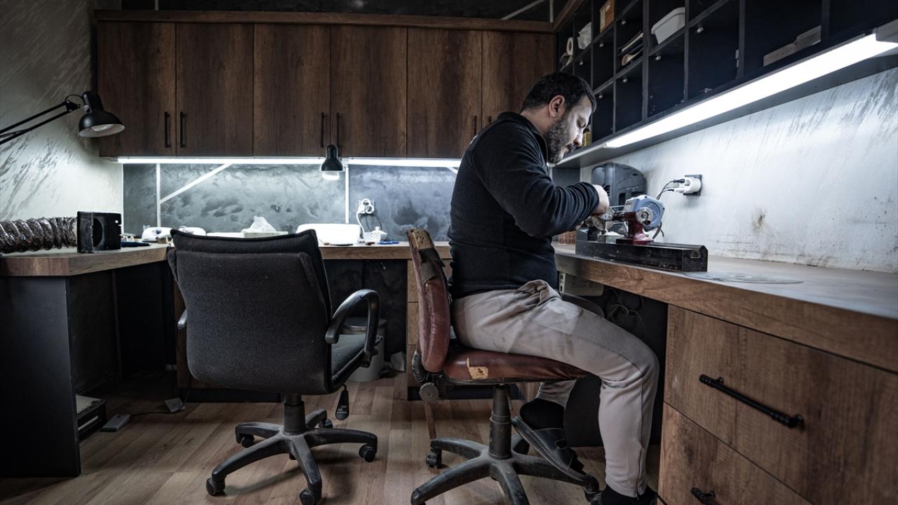 Tespihte 24 ayar altın kullandı