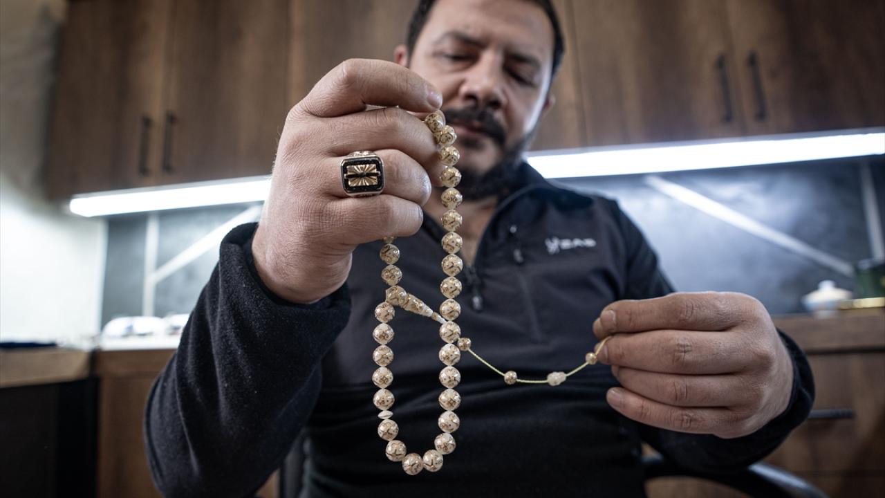 Bir tespih sevdalısı almış