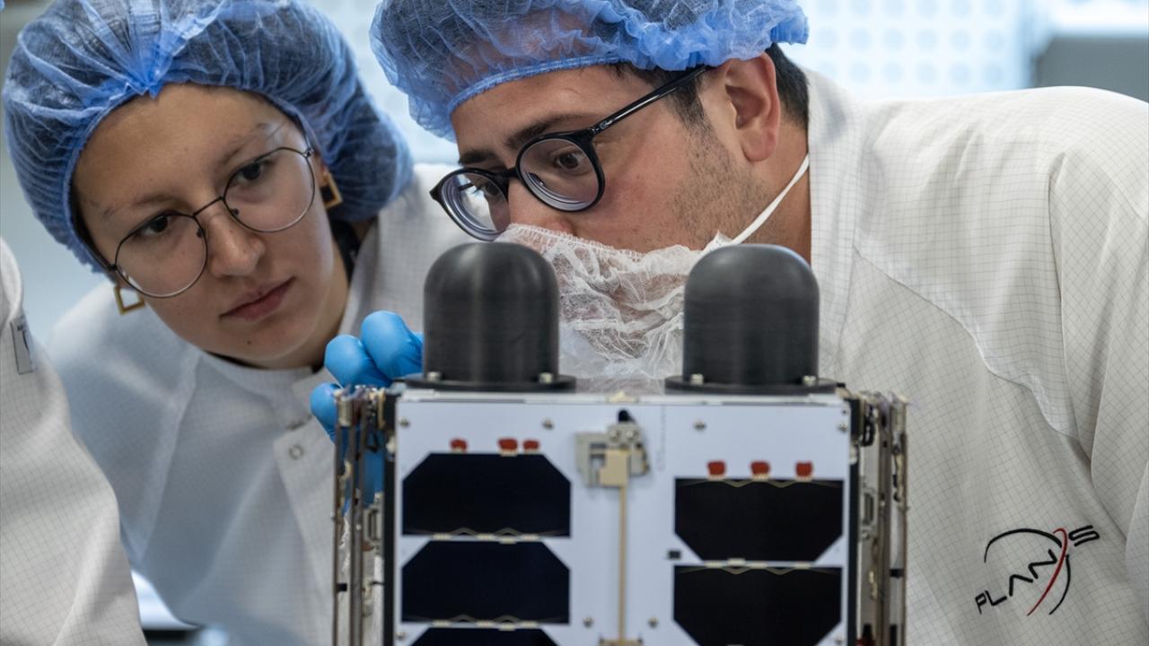 Cep telefonlarına uydu üzerinden mesaj