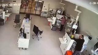 Sağlık çalışanları depremde bebeklerin yanından ayrılmadı