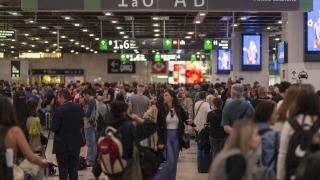 İspanya'da elektrik kesintisi sonrası tren seferleri aksadı