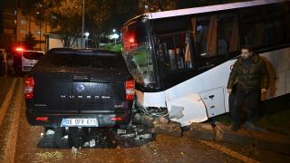 Freni boşalan işçi servisi, araçlara çarparak durabildi