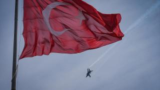 SOLOTÜRK, Şehitler Abidesi semalarında gösteri uçuşu yaptı