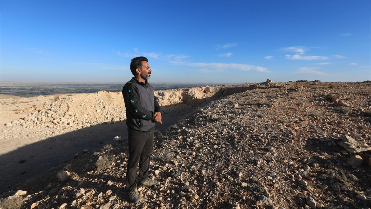 Esed rejimi dönemine ait en büyük toplu mezar sahası olduğu düşünülen yer görüntülendi