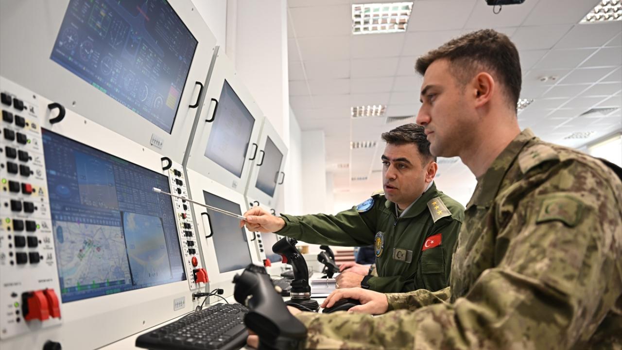 "Kursta 53 saat İHA uçuşu icra ediliyor"