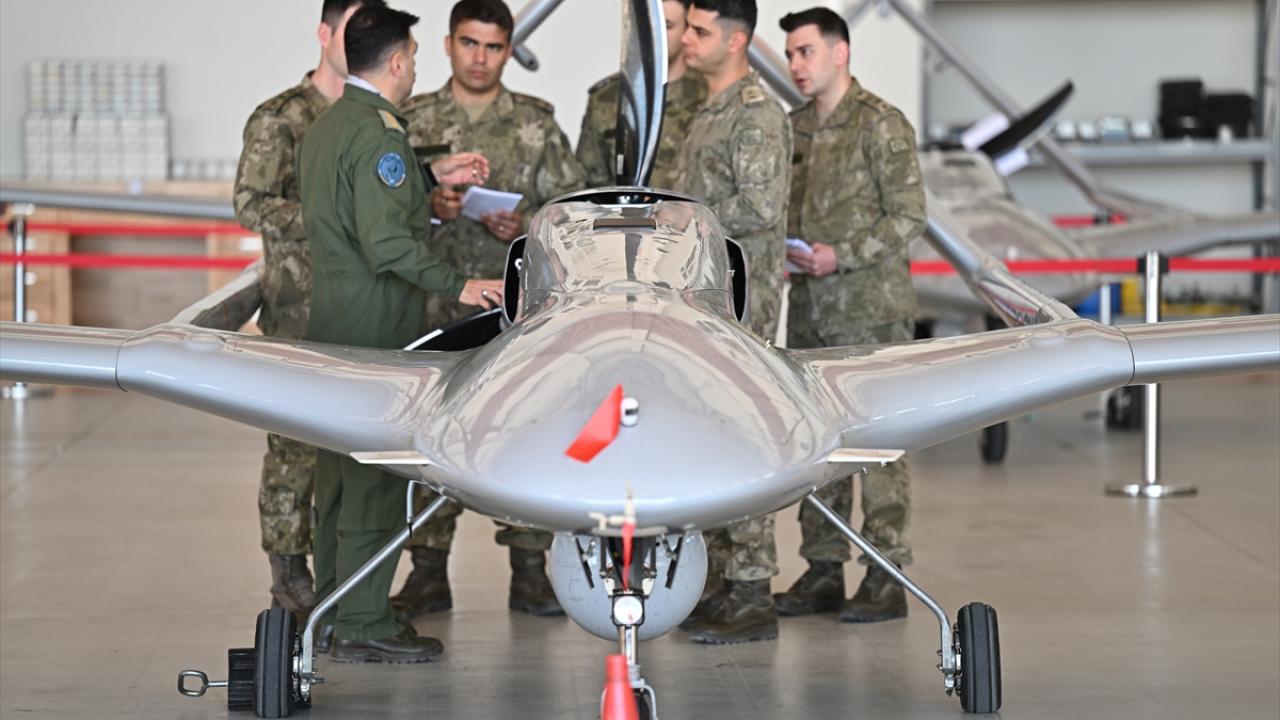 Modern simülatörlerle gerçek uçuş deneyimi sağlanıyor