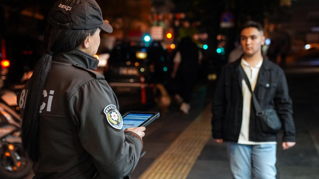 Sokakların güvenliği için nöbet