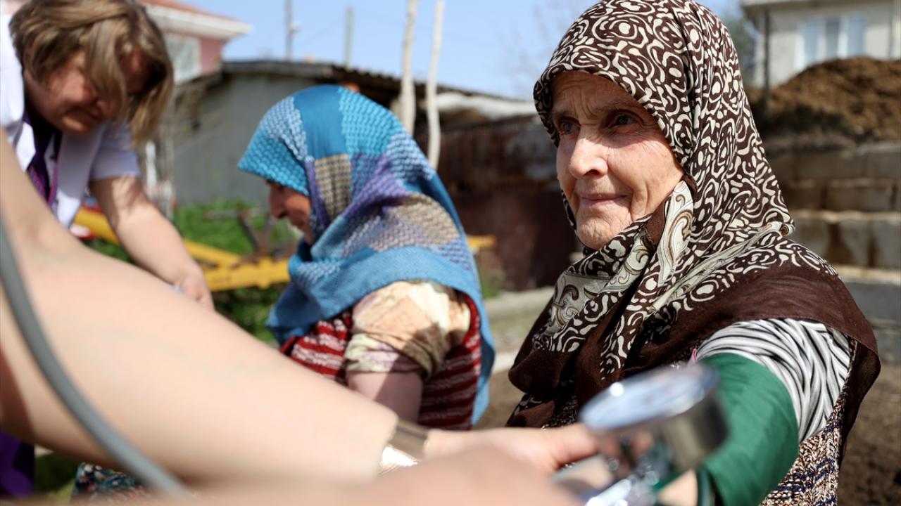 "Allah razı olsun, tansiyonumuzu şekerimizi ölçüyorlar"