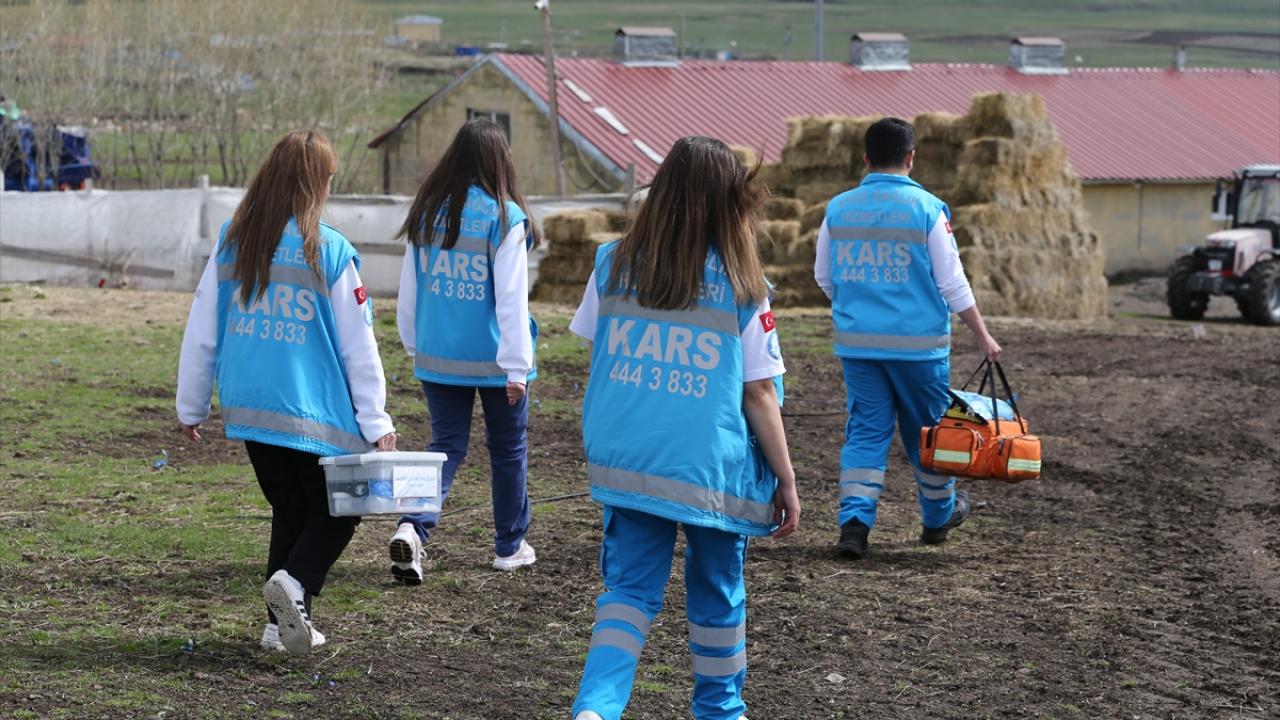 Dağ tepe aşarak hastalara şifa götürüyorlar