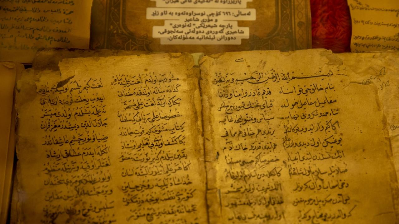 7 asırlık el yazması ve Osmanlı`dan kalma eserler