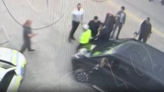 CHP'li milletvekilinin şoförü aracı polis memurunun üzerine sürdü