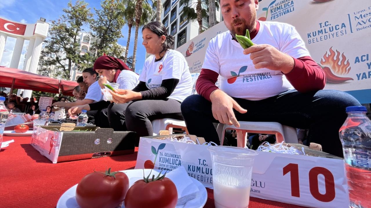 Antalya'daki festivalde 3 dakikada 398 gram acı biber yiyerek birinci oldu