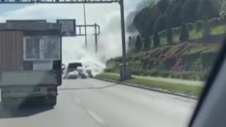 Arıza yapan araç dumanlar içinde kaldı