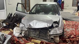 Kocaeli'de kontrolden çıkan otomobil camiye girdi