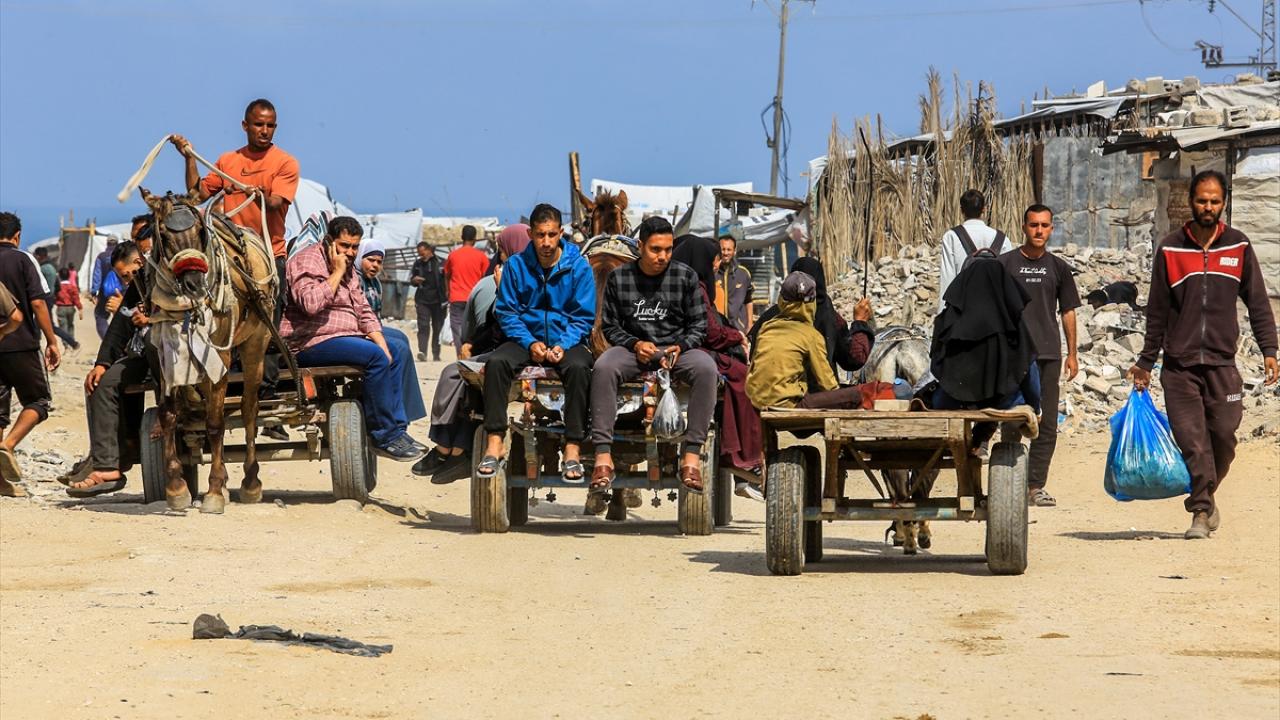 Gazze'de alternatif ulaşım: At ve eşek arabaları