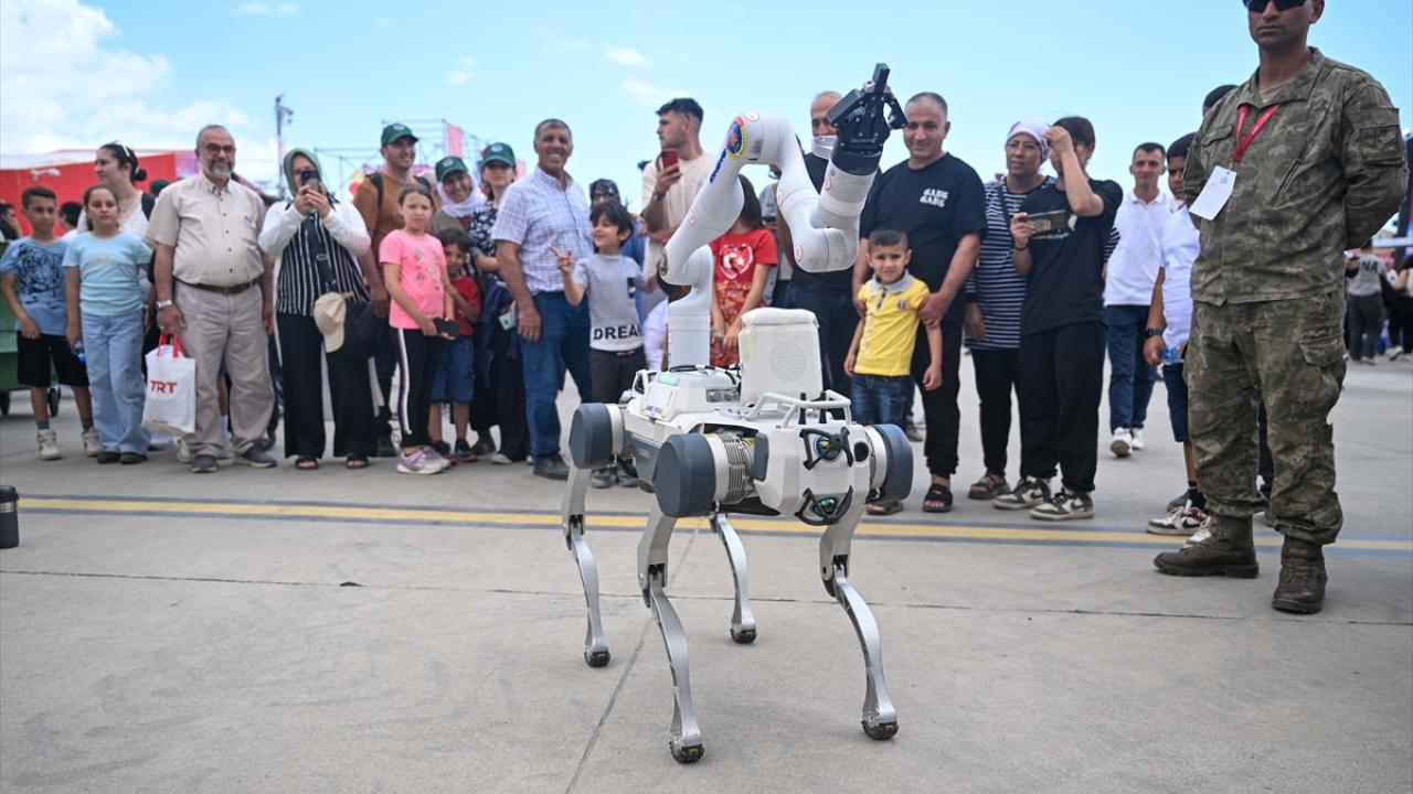 Jandarmanın yeni yardımcısı "robot köpek" envantere girdi