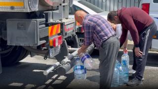Sarıyer'de çöken yolun ardından vatandaşlar su sıkıntısı çekiyor
