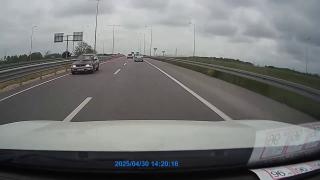 Ters yönde giden araç tehlike saçtı