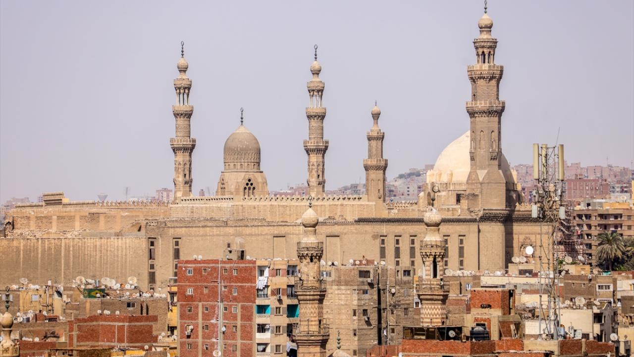 Kahire’deki El-Ezher Camii mimari özellikleriyle dikkat çekiyor
