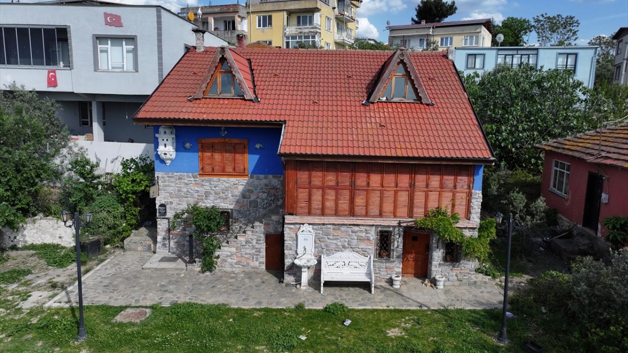Babasından öğrendiği ahşap ustalığıyla eski evleri geleceğe taşıyor