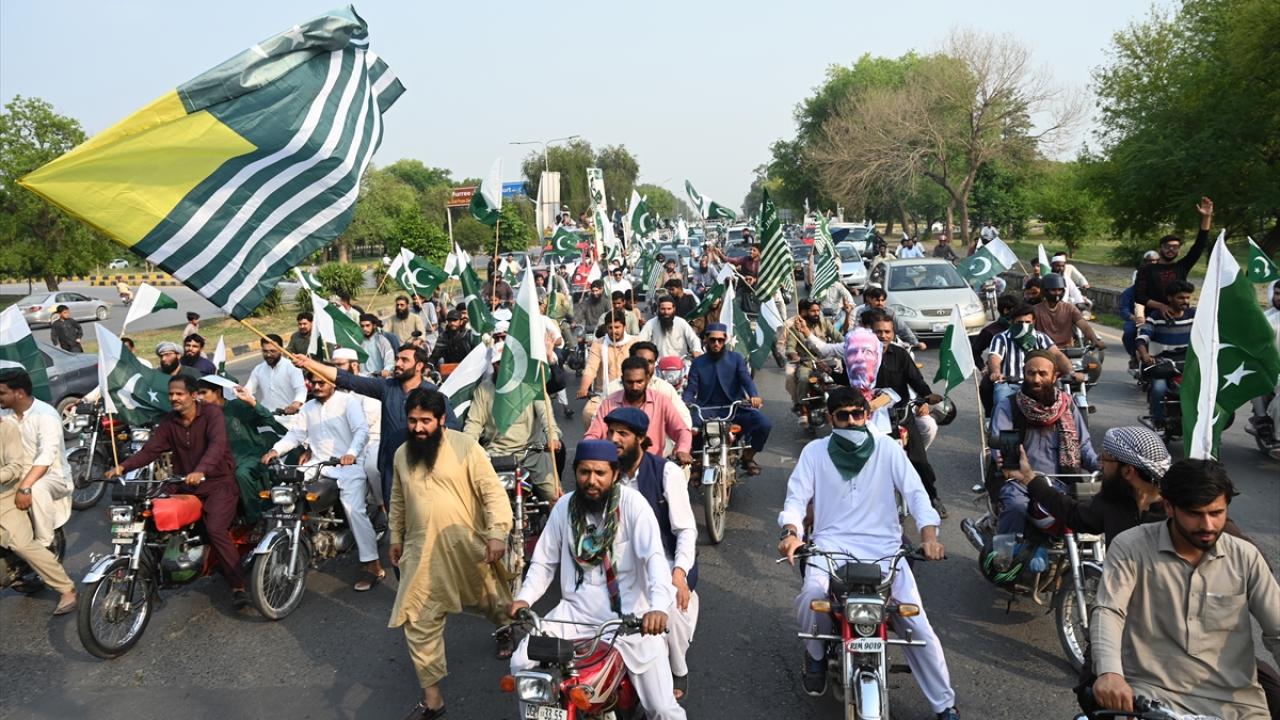 Hindistan’ın saldırıları Pakistan’da protesto edildi