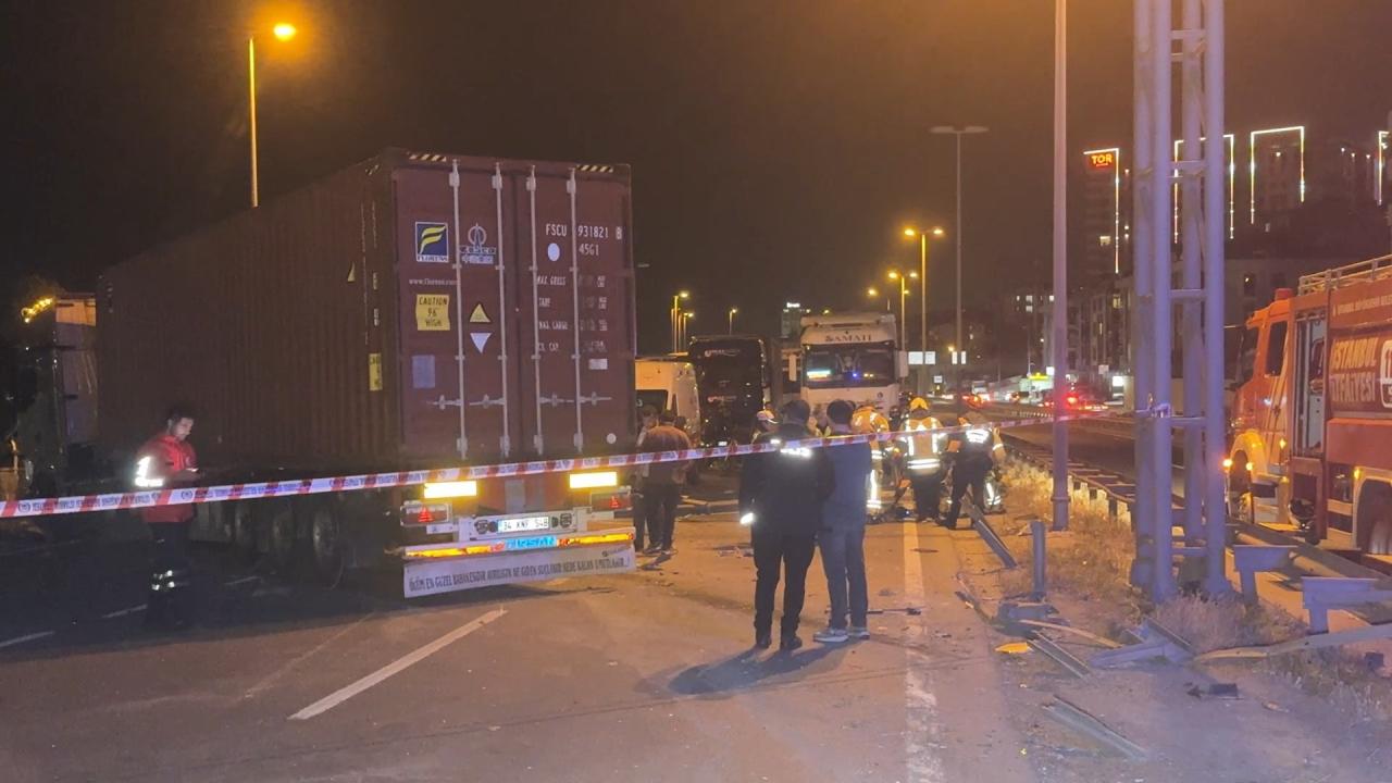 Beylikdüzü'ndeki trafik kazasında 1 kişi öldü, 2 kişi de yaralandı