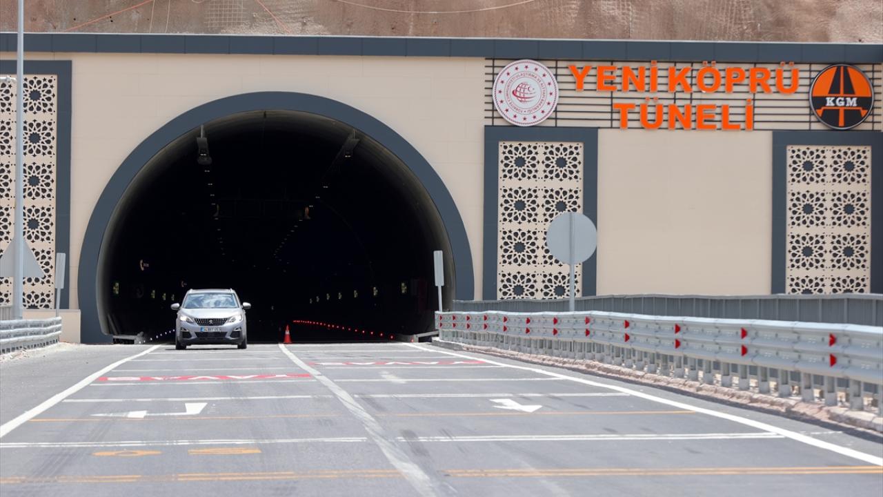 Hakkari-Van kara yolundaki riskli bölgeler tünellerle aşıldı