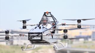 "İki kişilik elektrikli uçan araba"nın 2026 sonunda trafiğe çıkması hedefleniyor