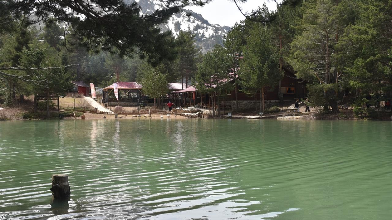 Gümüşhane`de mağaralar, göller ve şelaleler ilgi çekiyor