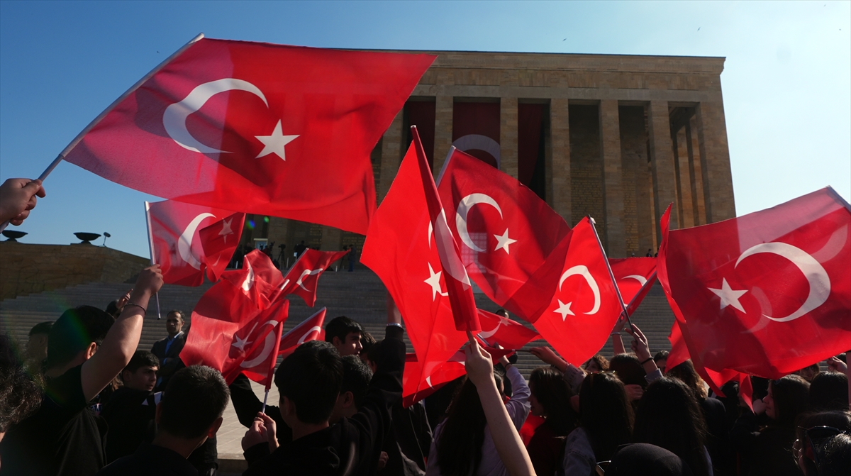 Gençlik ve Spor Bakanı Bak Anıtkabir'i ziyaret etti