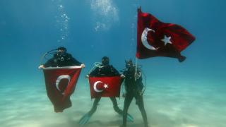 19 Mayıs Atatürk'ü Anma, Gençlik ve Spor Bayramı su altında kutlandı