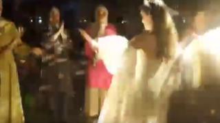 Gelinin üstüne disko topu böyle düştü