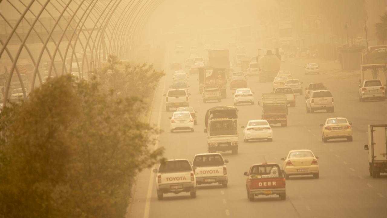 Erbil'de kum fırtınası etkili oldu