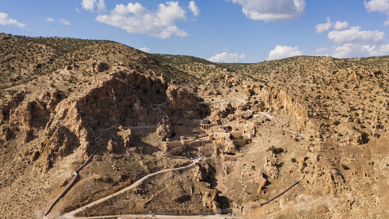 Mardin’deki 1700 yıllık Mor Evgin Manastırı zamana meydan okuyor