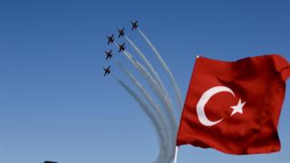 Türk Yıldızları ve SOLOTÜRK, gösteri uçuşu yaptı