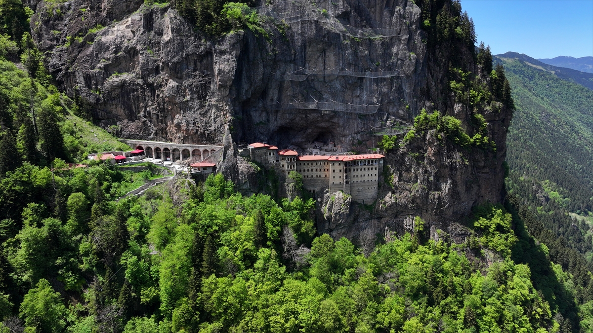 "Çok güzel, her yerinden gizli hazine çıkıyor"