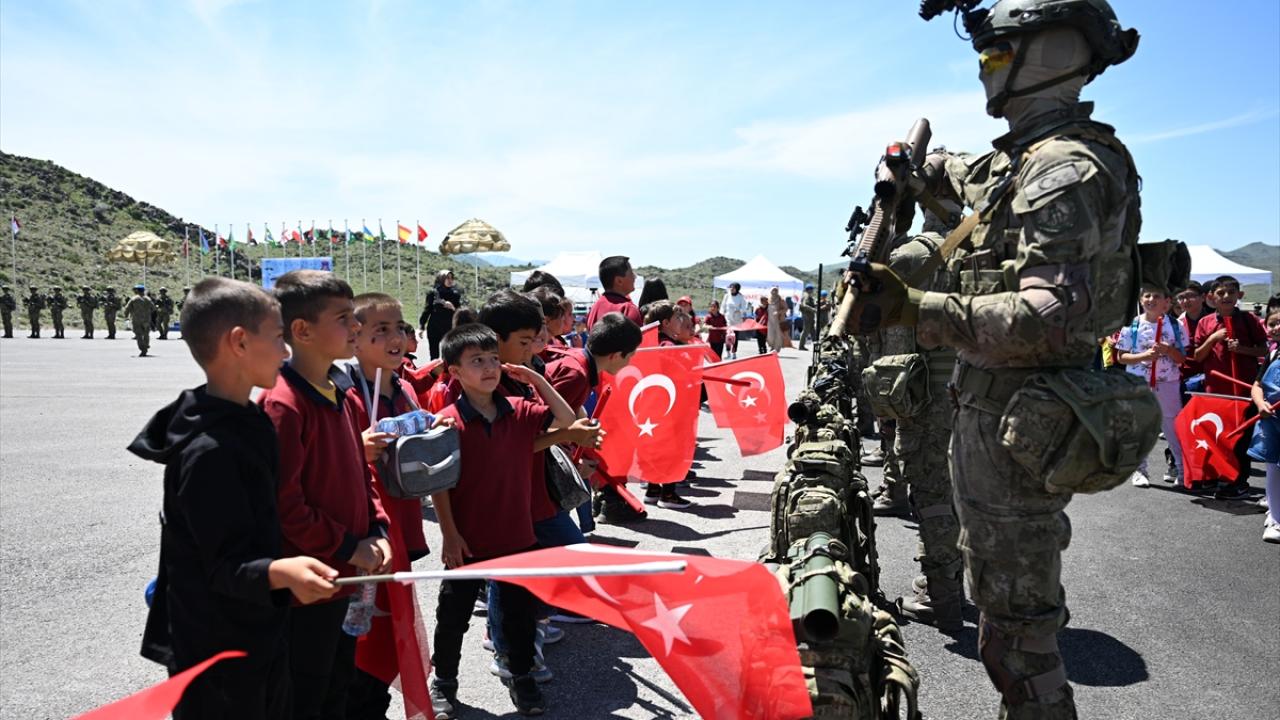 Tatbikatta yerli ve milli silah ve mühimmatlar kullanıldı, sergilendi