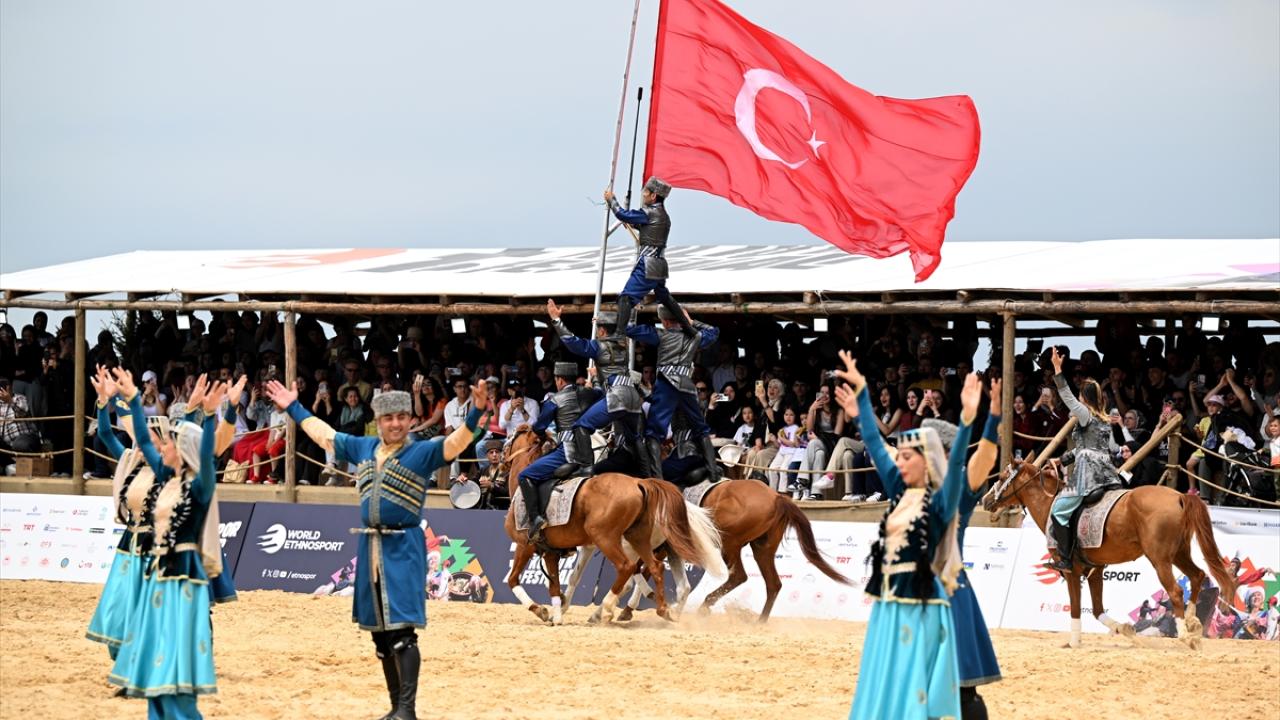 "Çocukların bombalar altında ezildiği değil neşeyle oyunlar oynadığı bir dünya istiyoruz"