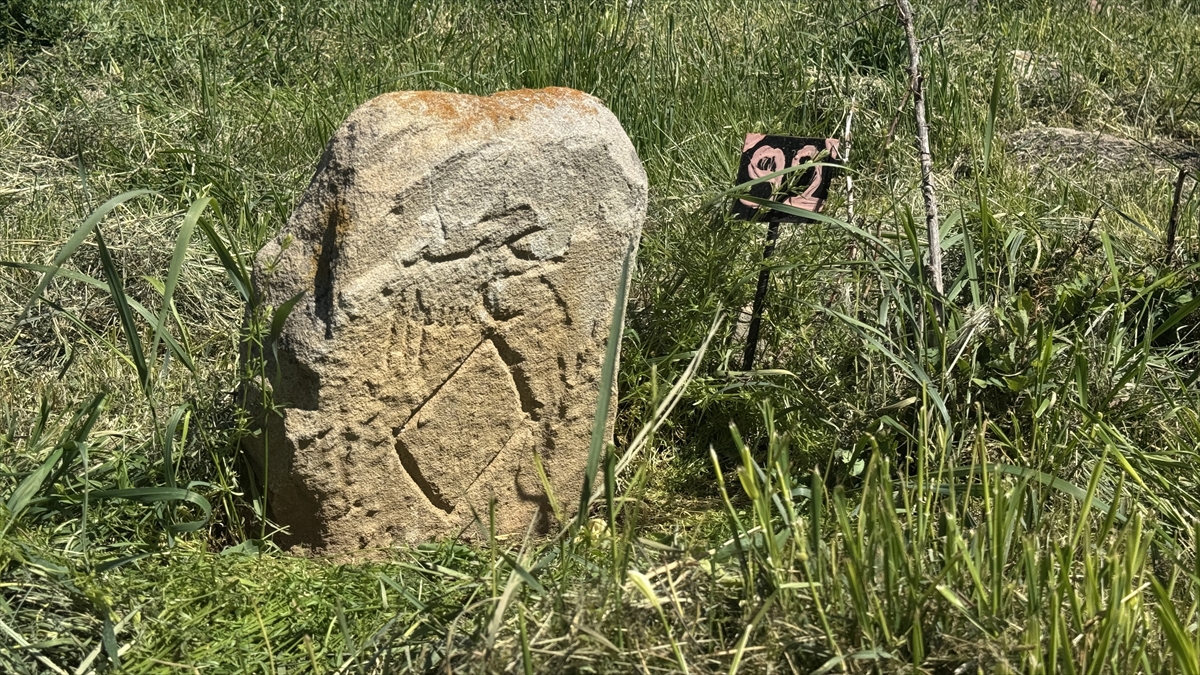 Türk boylarının mezarları zamana direniyor