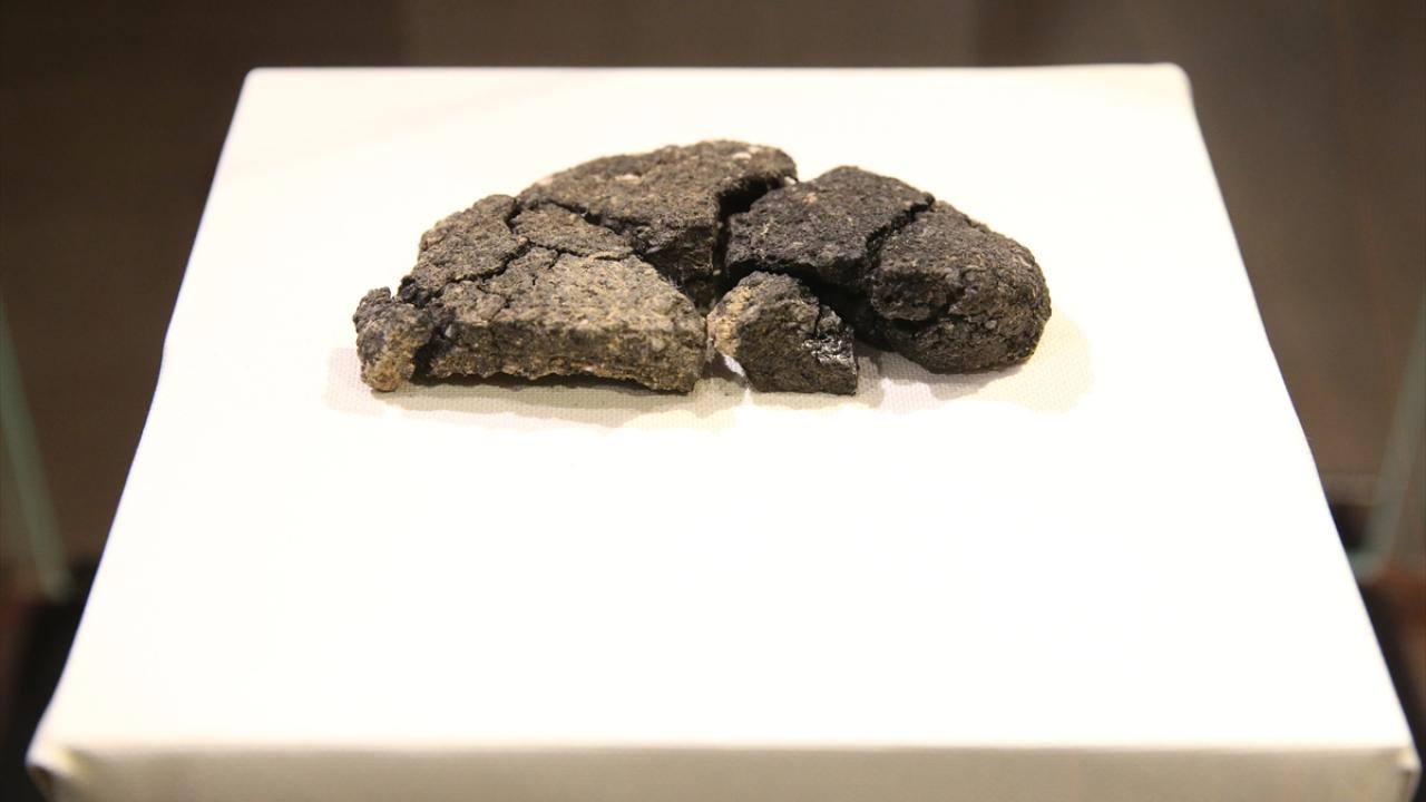 Küllüoba'da bulunan 5 bin yıllık ekmek tanıtıldı