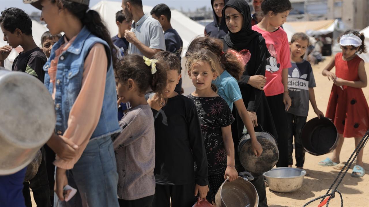 Hamas: İsrail, yardım bahanesiyle Gazze'nin güneyinde toplama kampı kurmaya çalışıyor 1 gazze yemek aa 2362648