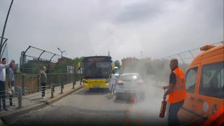 İstanbul'da bıçaklı sürücüye yangın tüpüyle müdahale kamerada